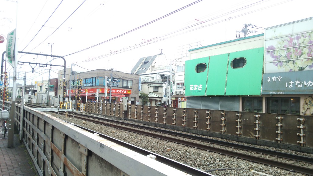 上北沢駅前