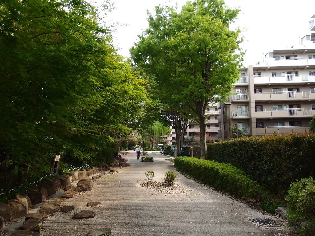 北沢川緑道　左内弁財天