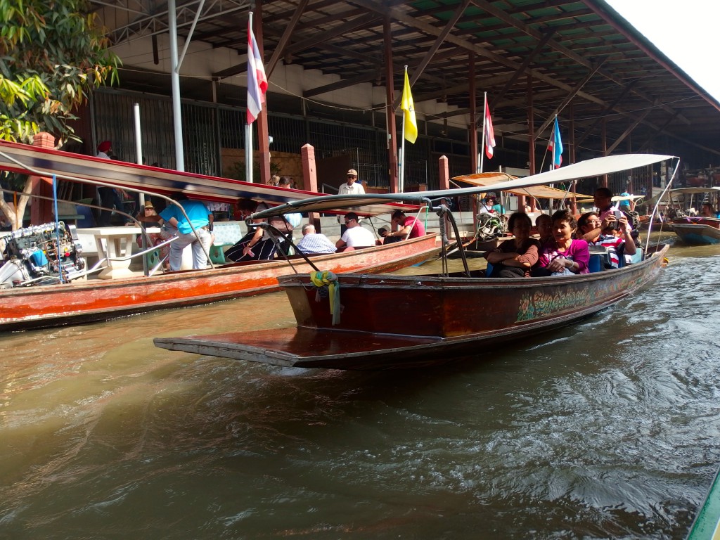 タイ　バンコク　観光　グルメ　水上マーケット