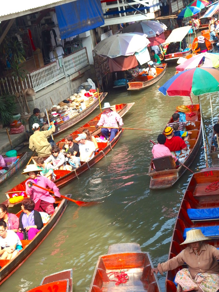 タイ　バンコク　観光　グルメ　水上マーケット